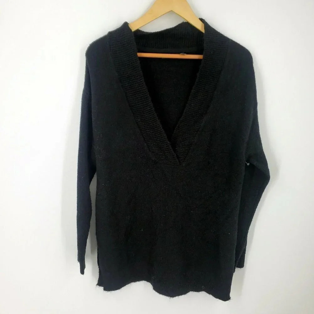 RDI Nordstrom V-Neck Black Long Sleeve Sweater Size XS NWOT